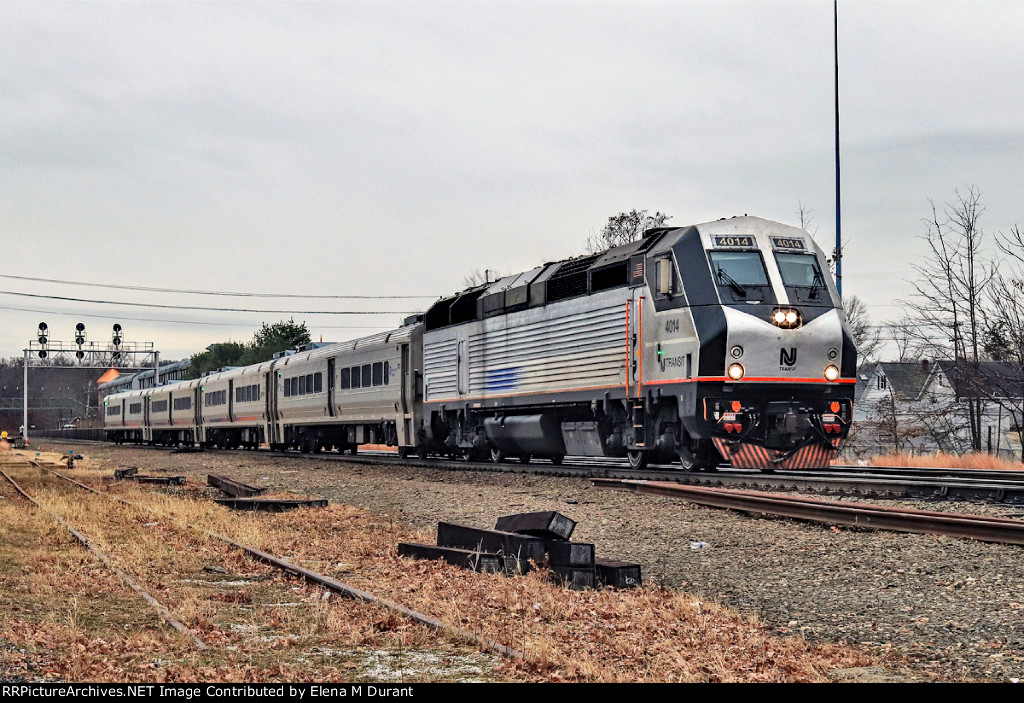 NJT 4014 on train 1353